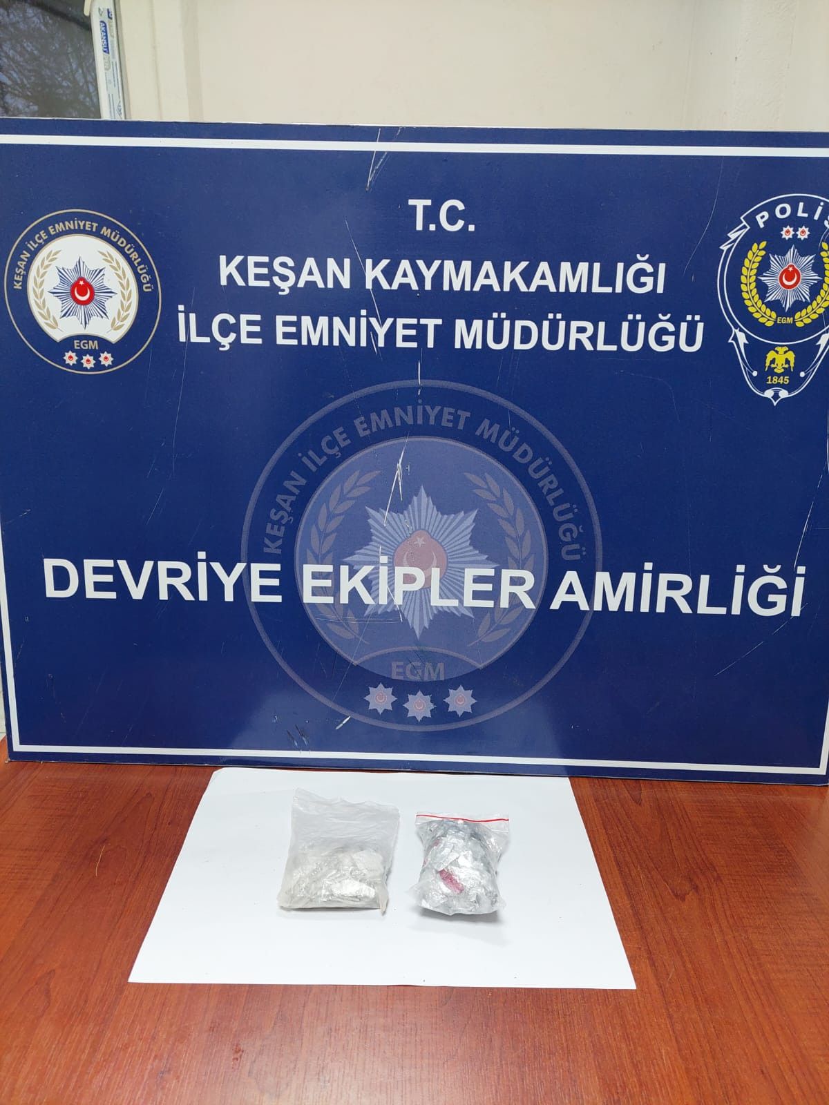 Edirne de eşini darbeden şahıs evinde uyuşturucuyla yakalandı #1