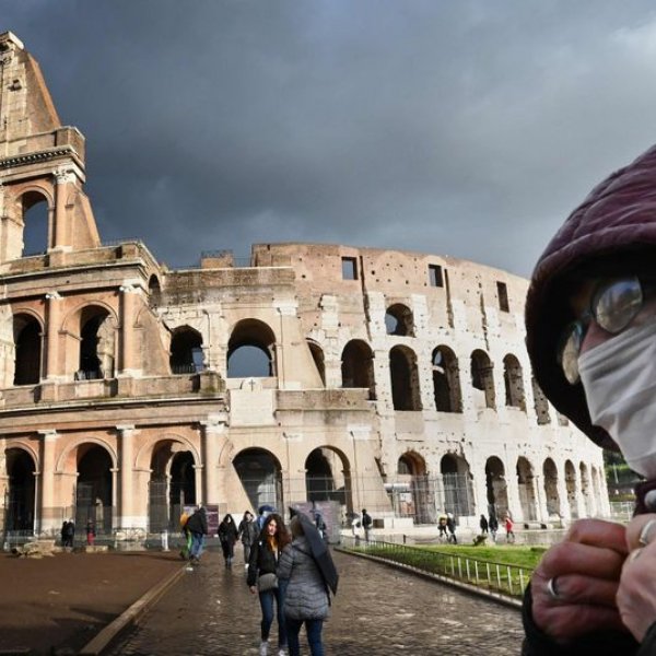 İtalya'da koronavirüsten 323 kişi daha öldü