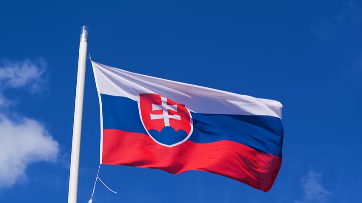 Slovakia expels 35 Russian diplomats