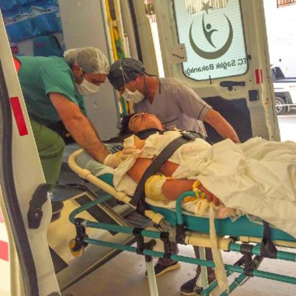 Antalya'da, serada akıma kapılan genç ağır yaralandı