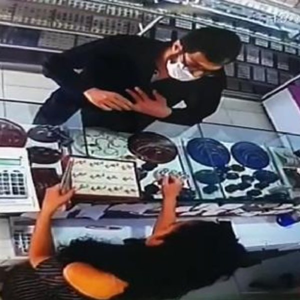 Kuyumcuya müşteri kılığında geldi, yüzük çaldı