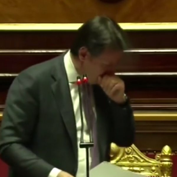 İtalya Başbakanı Conte'yi öksürük krizi tuttu