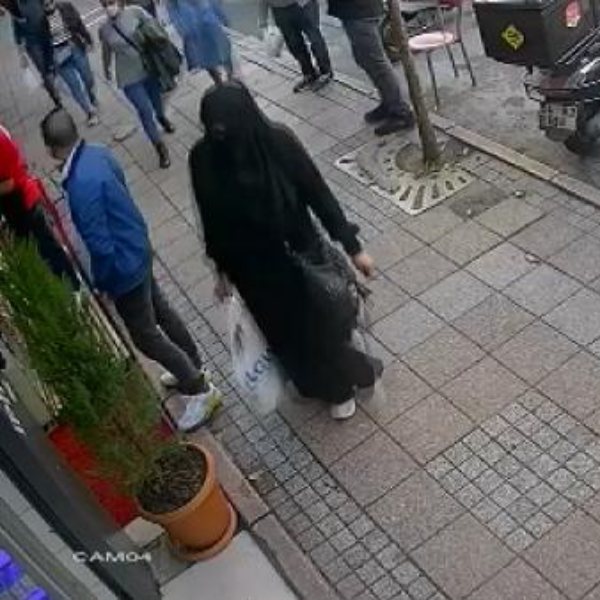 İstanbul'da Adalet Bakanı'nın eşinin çantasını çaldılar #1