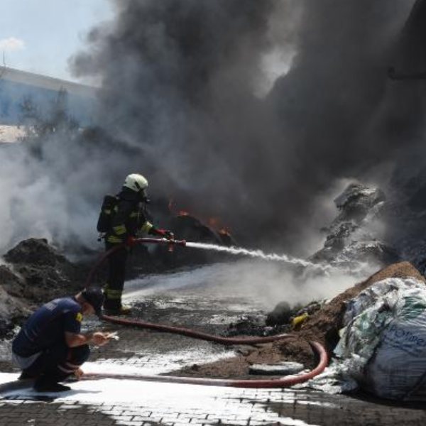 Konya'da plastik atık deposunda yangın