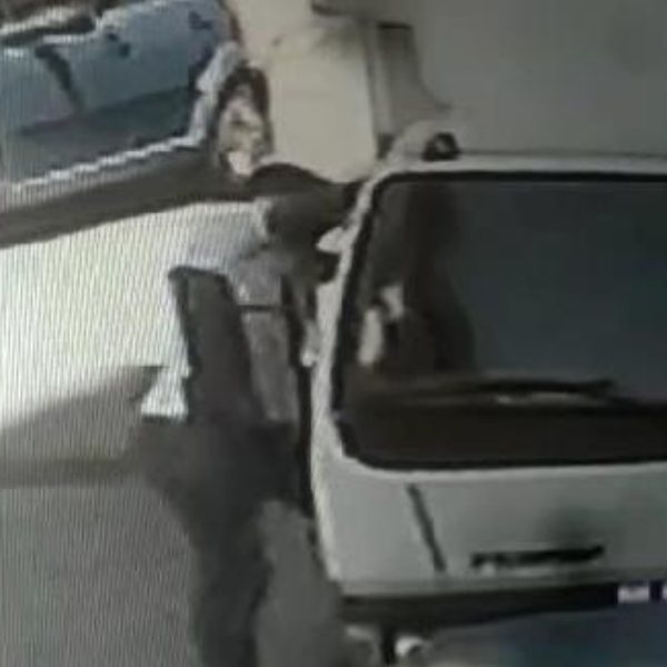 Maltepe'de kamyonetten telefon çalan şahıs yakalandı