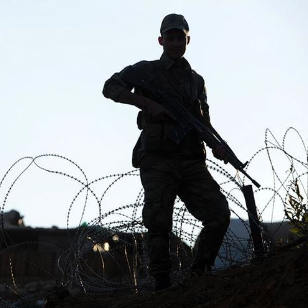 Mardin'de sınırı aşan terörist teslim oldu