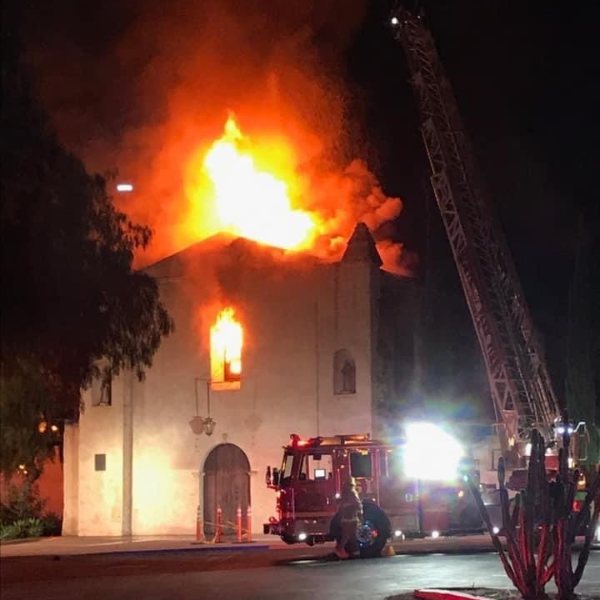 ABD’de 249 yıllık San Gabriel Kilisesi yandı