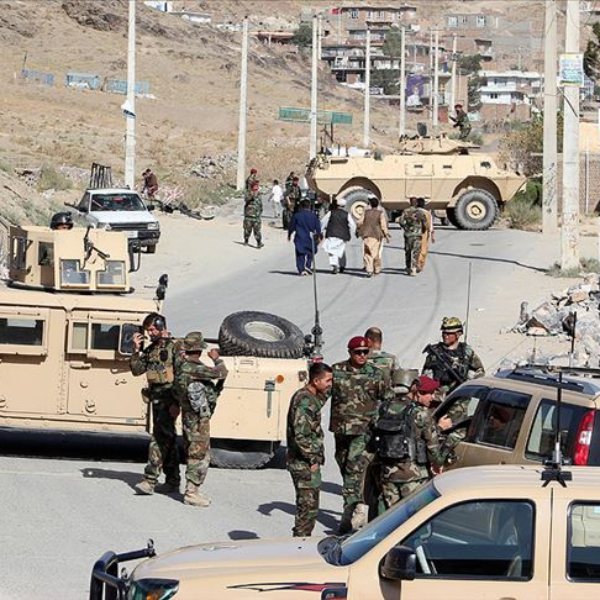 Afganistan'da Taliban saldırısı: 8 asker öldü 9 yaralı