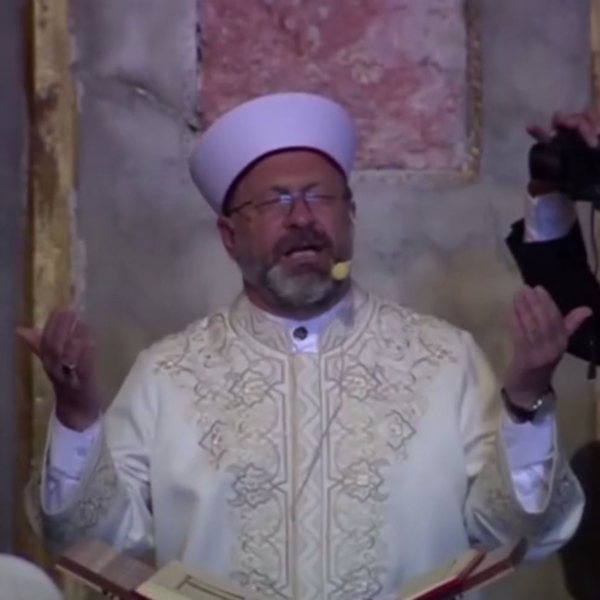 Diyanet İşleri Başkanı Erbaş, Ayasofya'da dua etti