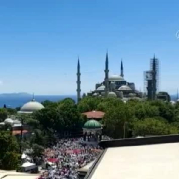 Ayasofya Camii'nin açılışında Sultanahmet Meydanı doldu