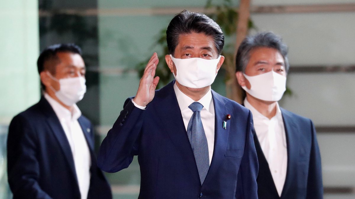 Japonya Başbakanı Abe sağlık nedeniyle görevi bırakıyor