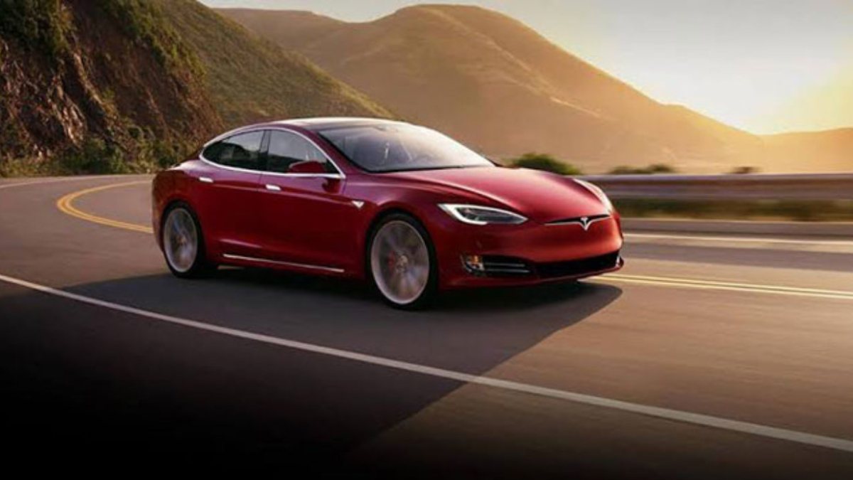 Tesla, toplamda 5 milyar dolarlık hisse senedi satacak