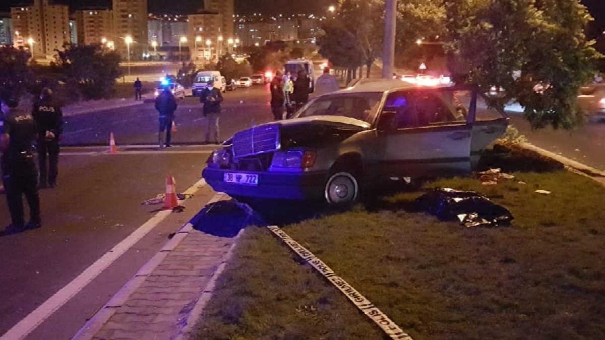 Kayseri'de iki otomobil çarpışması sonucu 1 kişi hayatını kaybetti, 2 kişi yaralandı