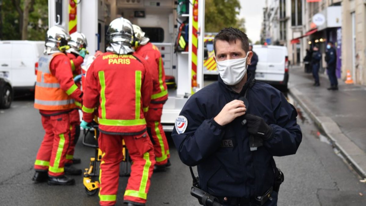 Charlie Hebdo’nun eski binasının bulunduğu bölgede bıçaklı saldırı: 4 yaralı
