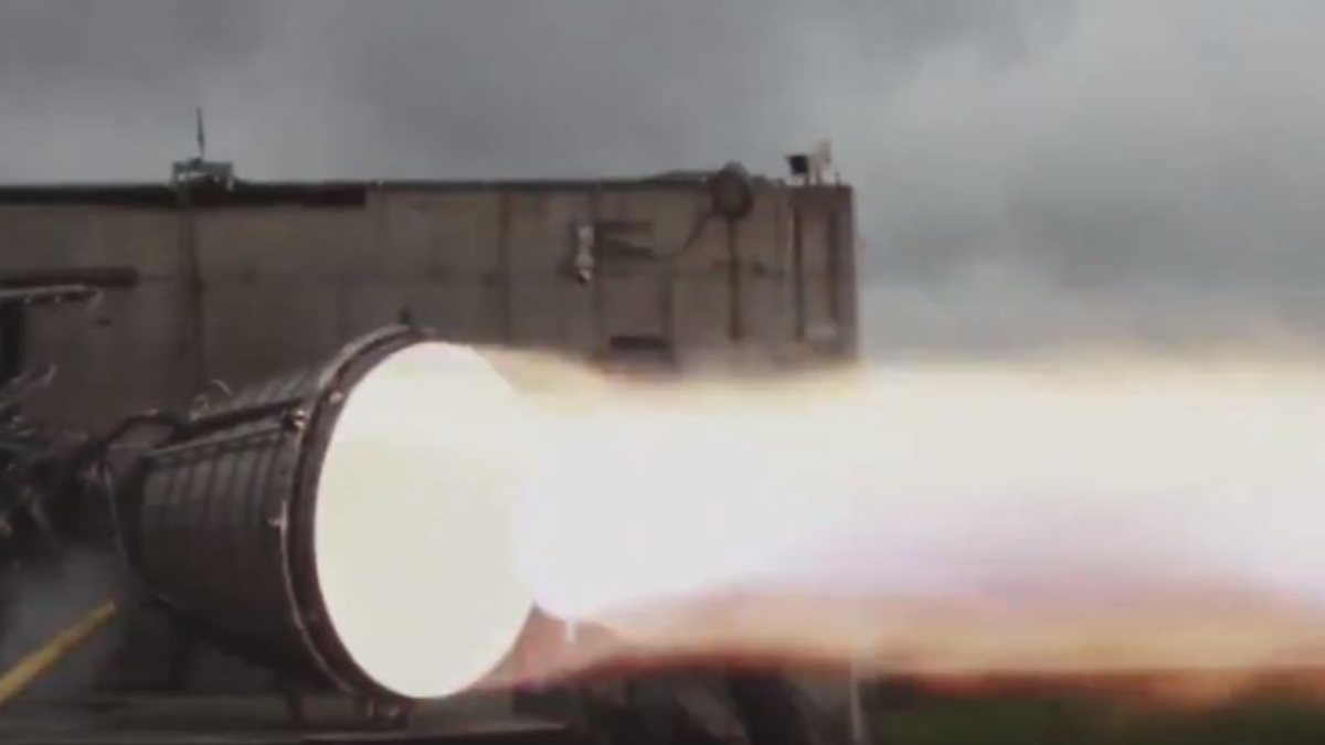 SpaceX, Starship roketinin Raptor motorunun ateşleme testini gerçekleştirdi