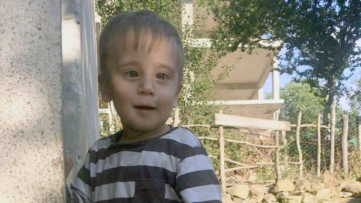 Samsun'da kalp rahatsızlığı olan 2 yaşındaki Taha, yataktan düşerek hayatını kaybetti