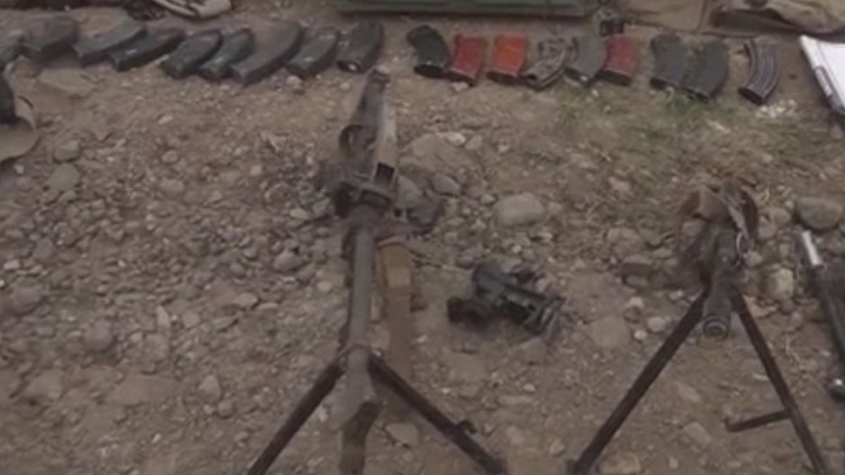Cepheden kaçan Ermeni ordusuna ait silahlar