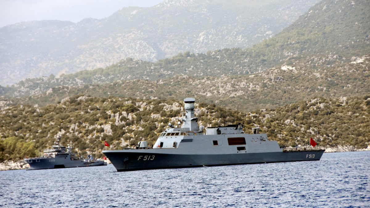 Türk savaş gemileri Akdeniz'de