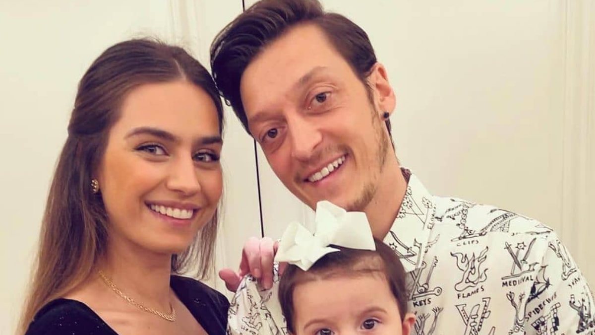 amine gulse ile mesut ozil kizlari eda