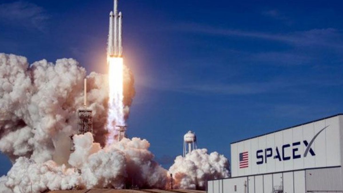 SpaceX’s 143 satellite launch missions at once delayed