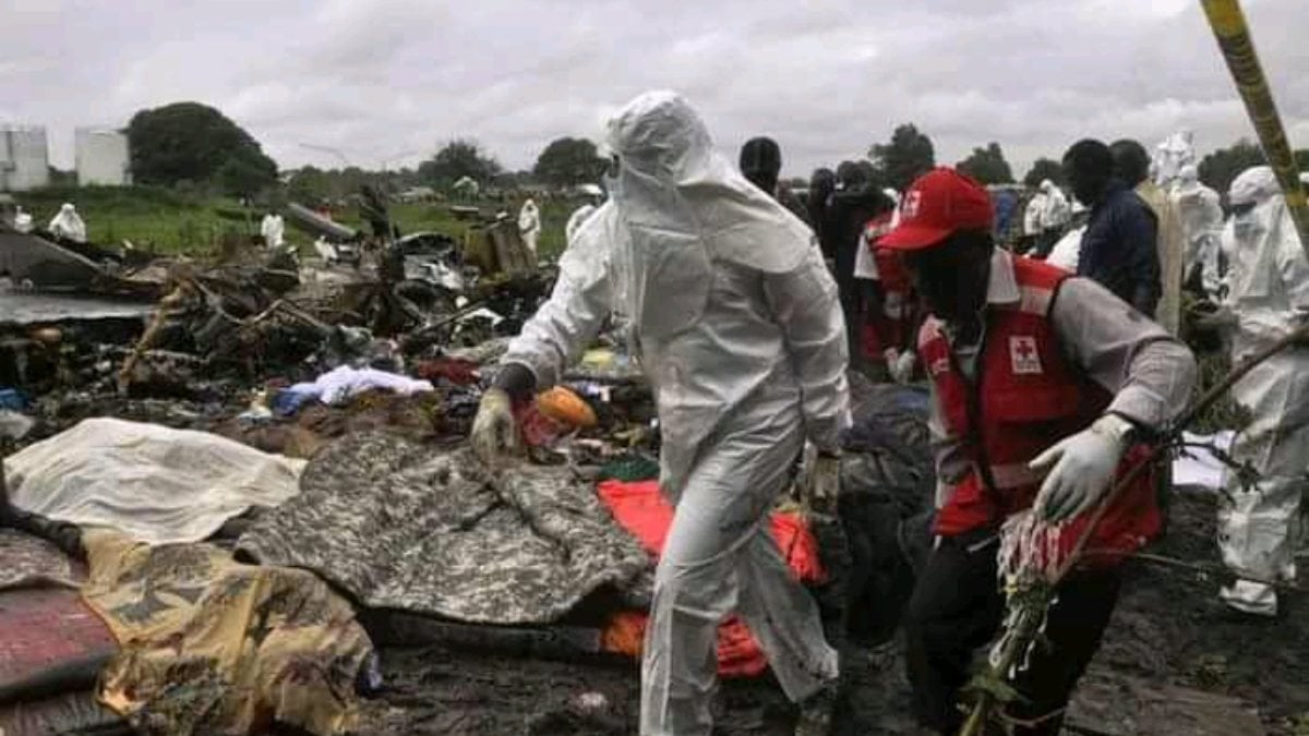 A passenger plane crashes in South Sudan