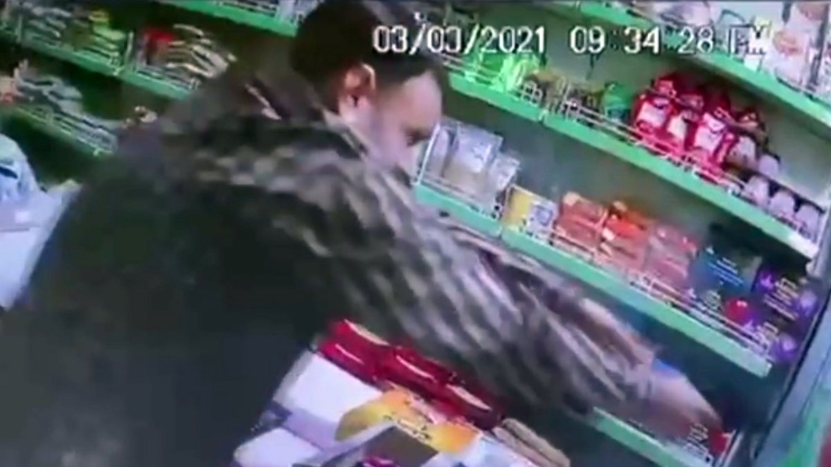 Shop owner shot armed robber in India