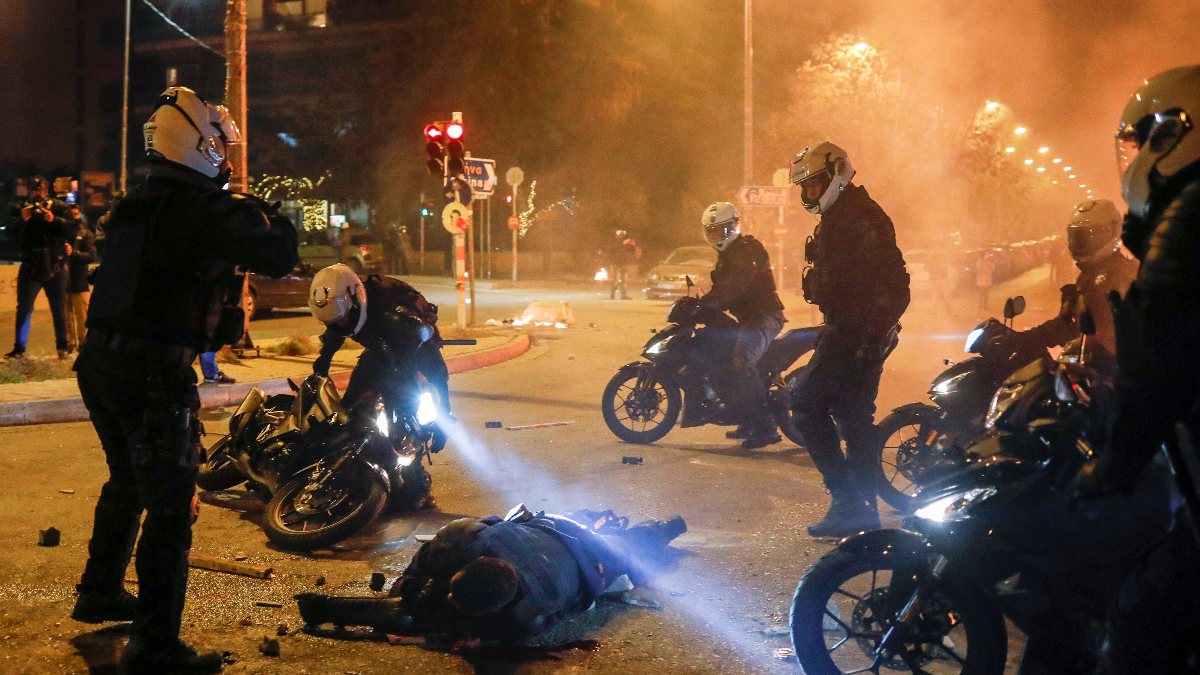Protesters clash with police in Athens
