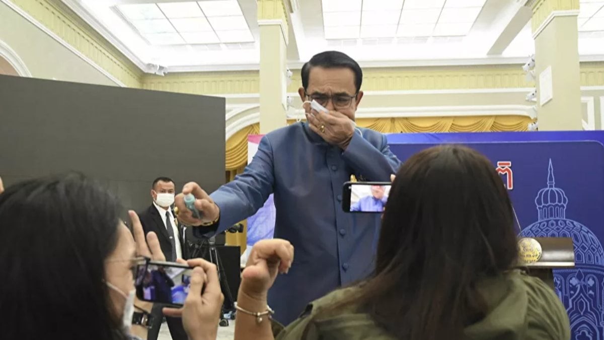Thai Prime Minister Prayut sprays reporters with disinfectant