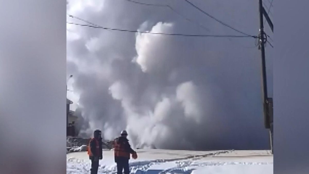 Explosion moment in hot water pipe in Russia