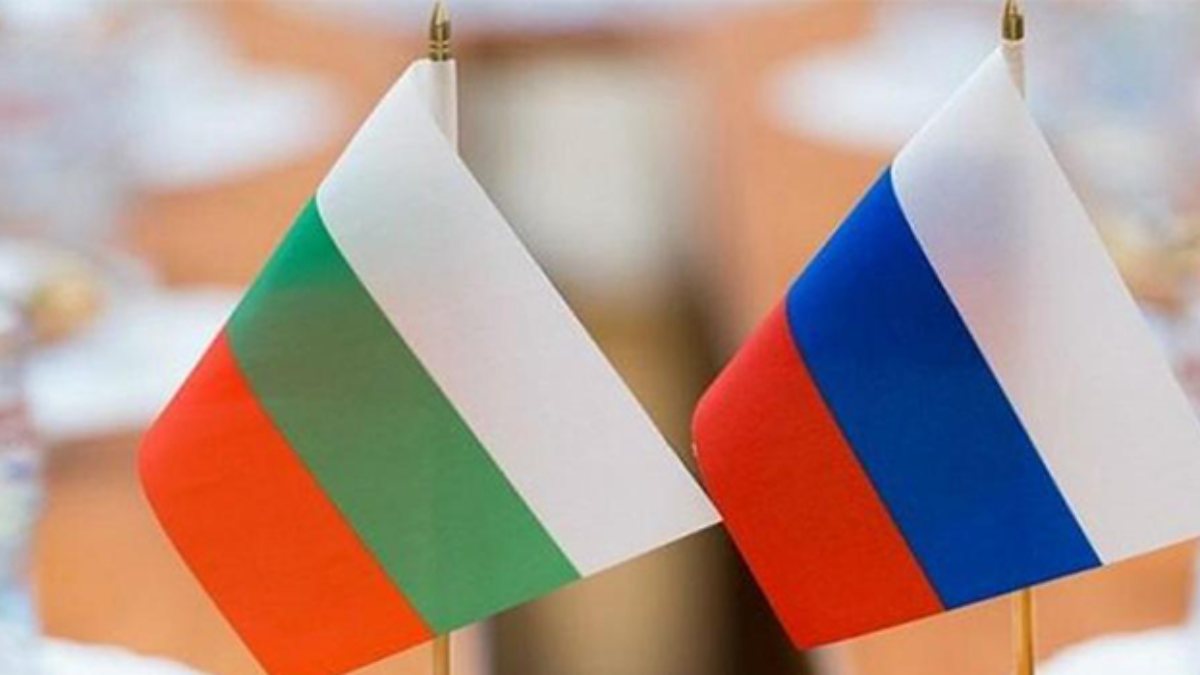 Bulgaria asks 2 Russian diplomats to leave the country