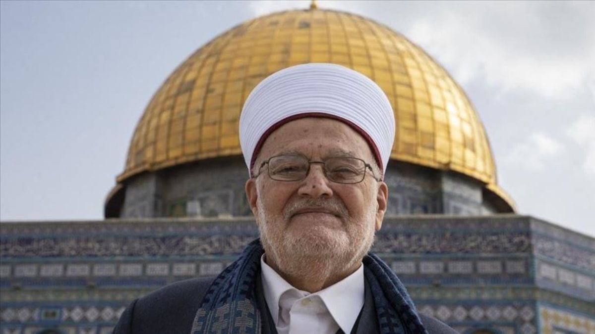Israel imposes travel ban on Masjid al-Aqsa Imam Hatibi Sabri