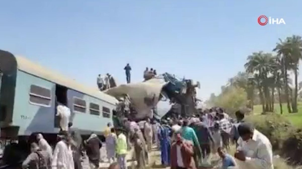 2 trains collided in Egypt, 3 wagons derailed