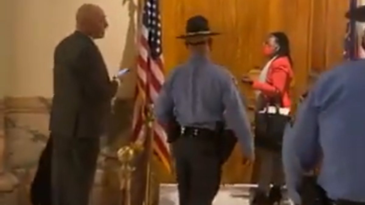 Reverse handcuffs to black lawmaker going to the governor’s office in the USA