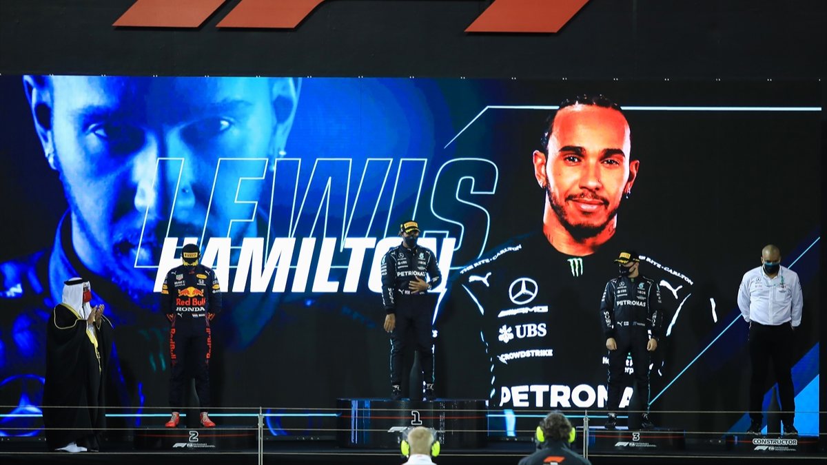 Formula 1 Bahreyn Grand Prix'sini Hamilton kazandı