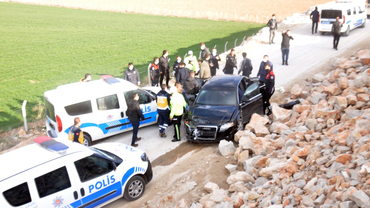 Karaman'da aranan 5 şüpheli, polis aracına çarpınca yakalandı