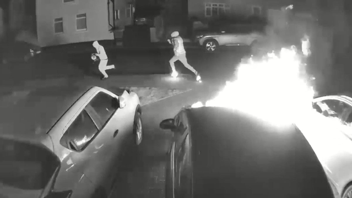 Car arsonist sets himself on fire in England