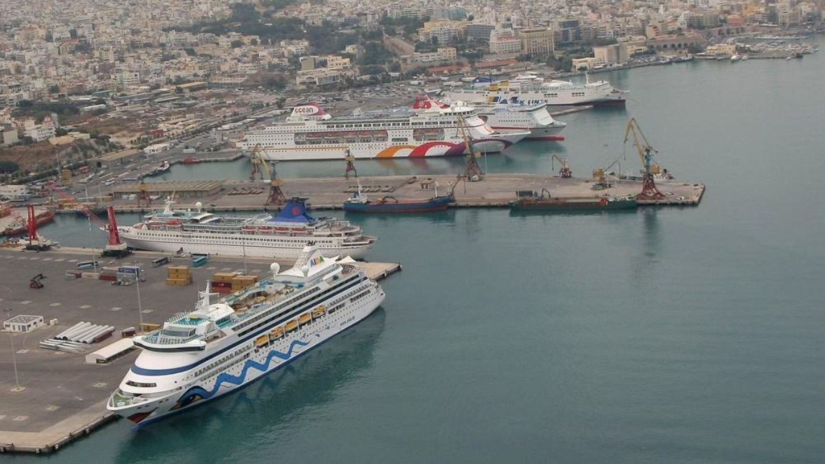 Greece puts shares of ports up for sale