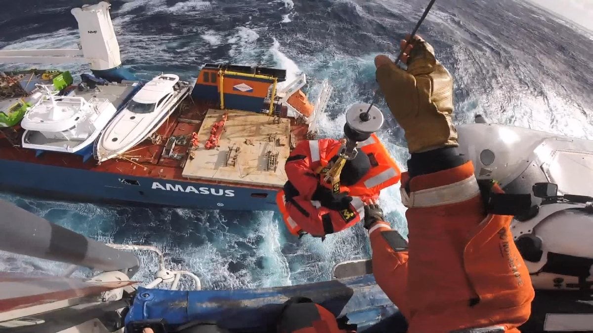 Crew of Dutch-flagged ship rescued