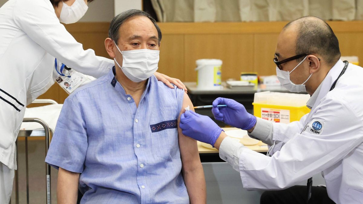Japanese Prime Minister Suga Yoshihide administered the second dose before his visit to the USA