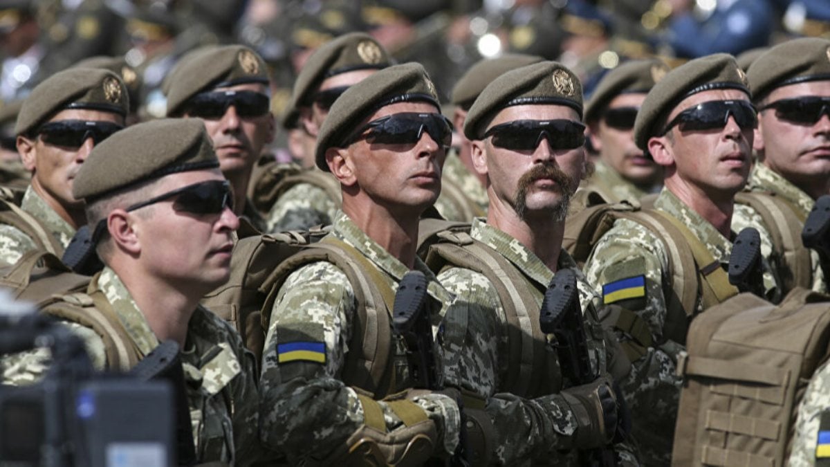 100 thousand soldiers await orders for war in Ukraine