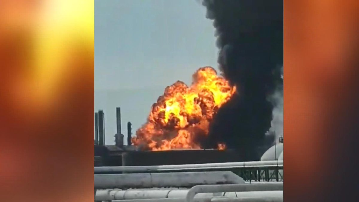 Explosion at oil refinery in Mexico