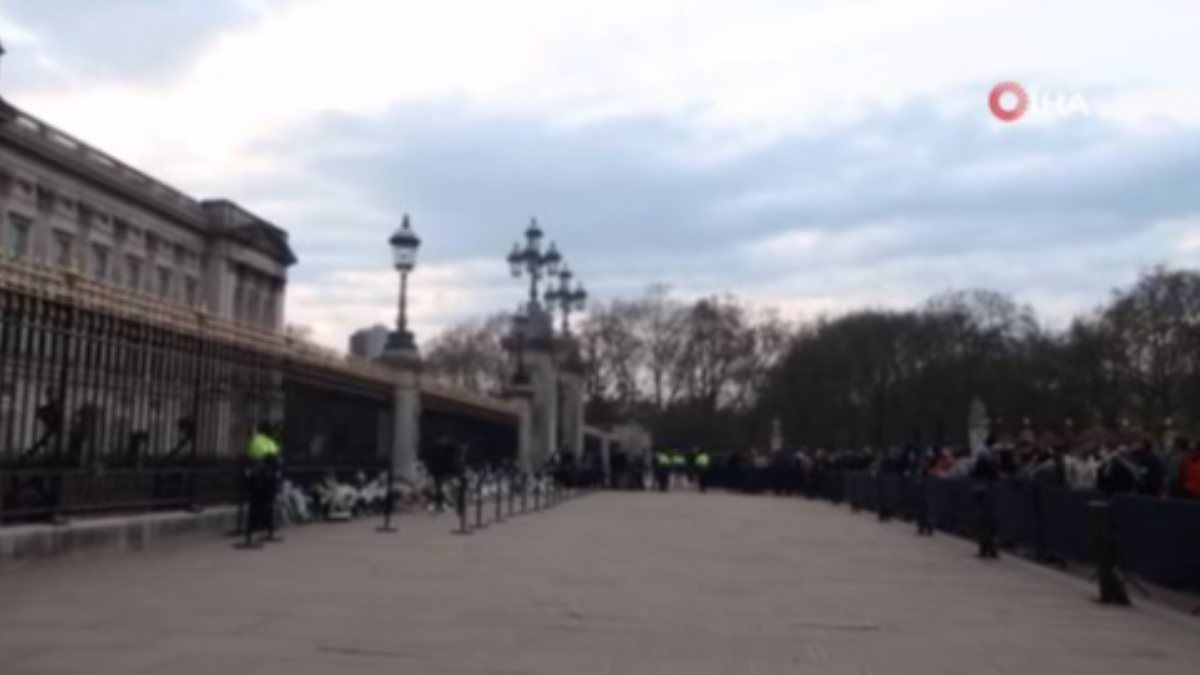 British people gather outside Buckingham Palace for Prince Philip