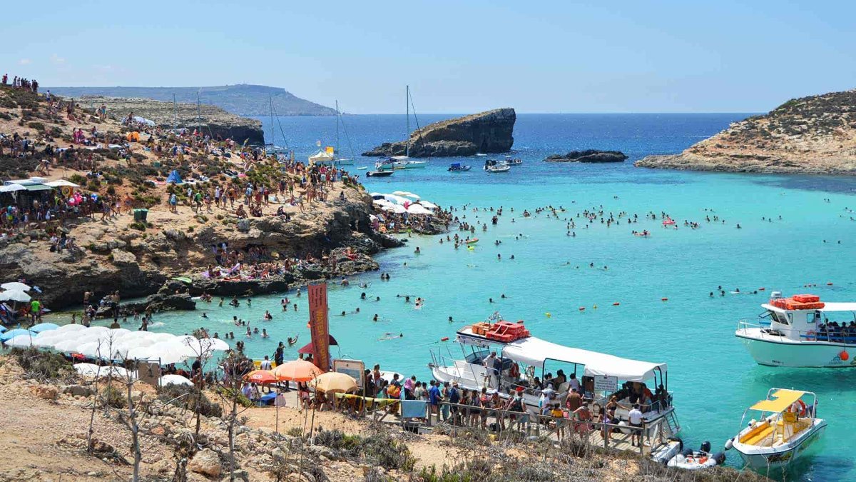 Maltese government to pay tourists to the island