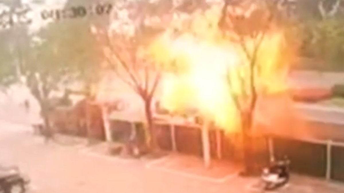 Workers in China accidentally burst a gas pipe