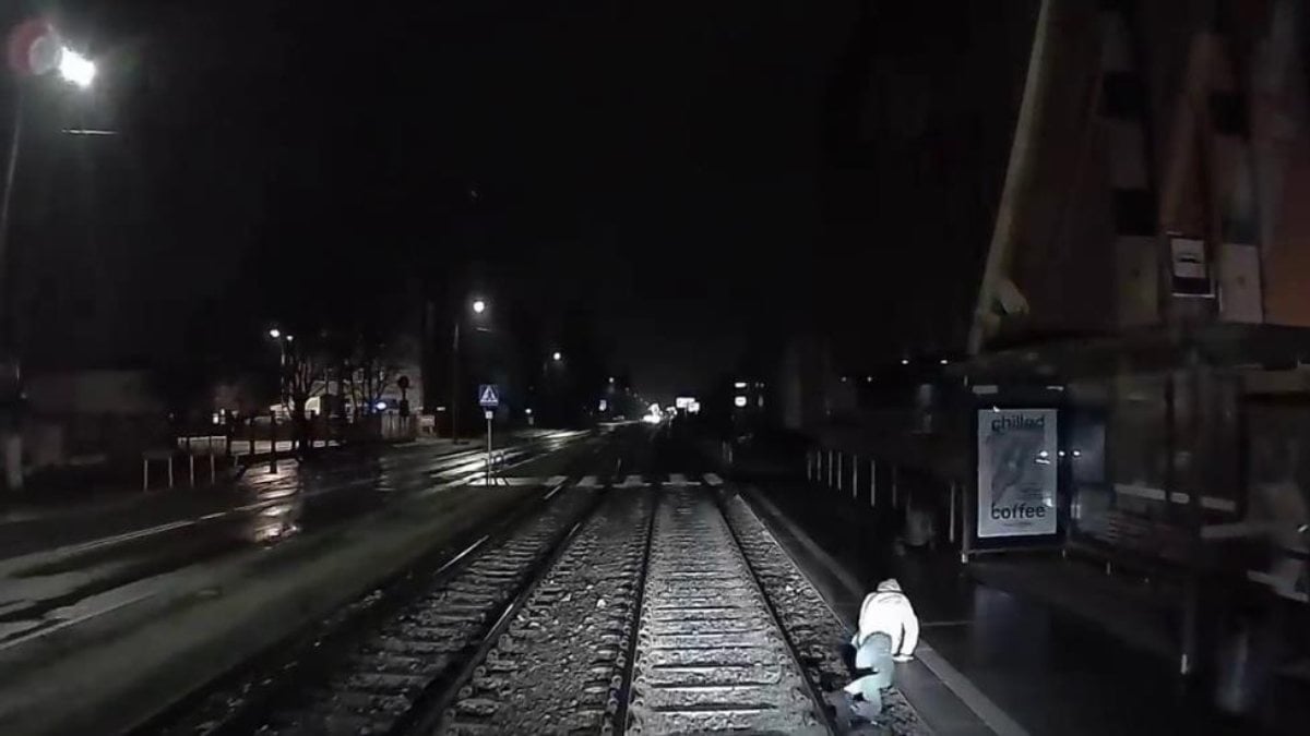 The woman who survived at the last moment from being run over by the tram in Poland