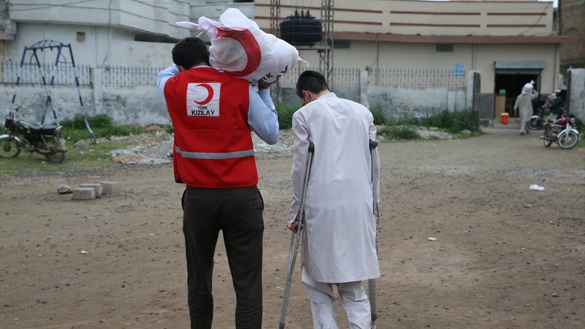 Turkish Red Crescent distributed aid to Turkmen families in Pakistan