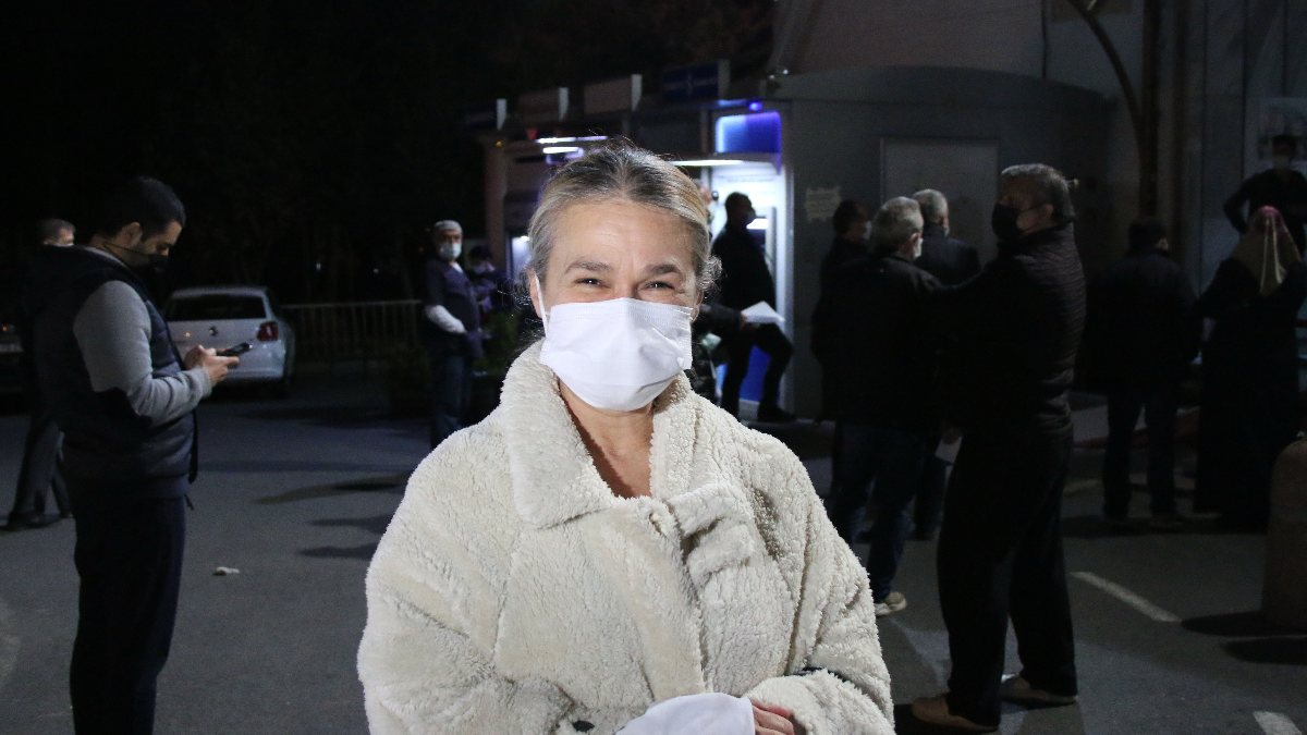 İstanbul'da koronavirüs aşısı için iftar sonrası hastaneye gittiler