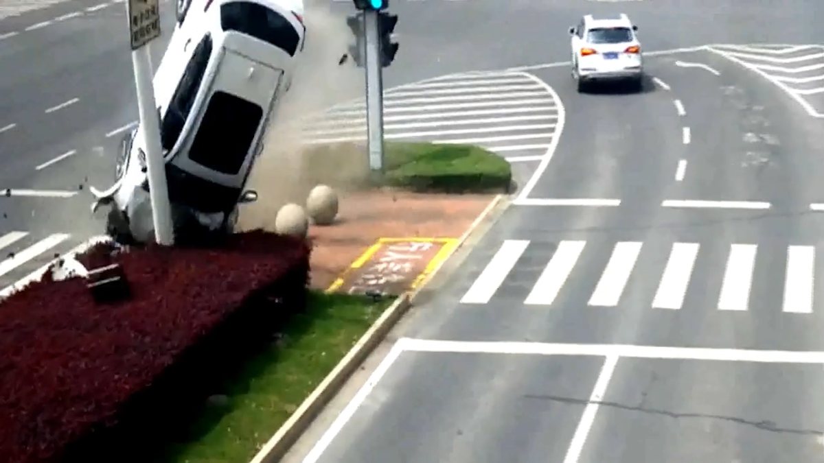 Seat belt saves driver who rolled over in China