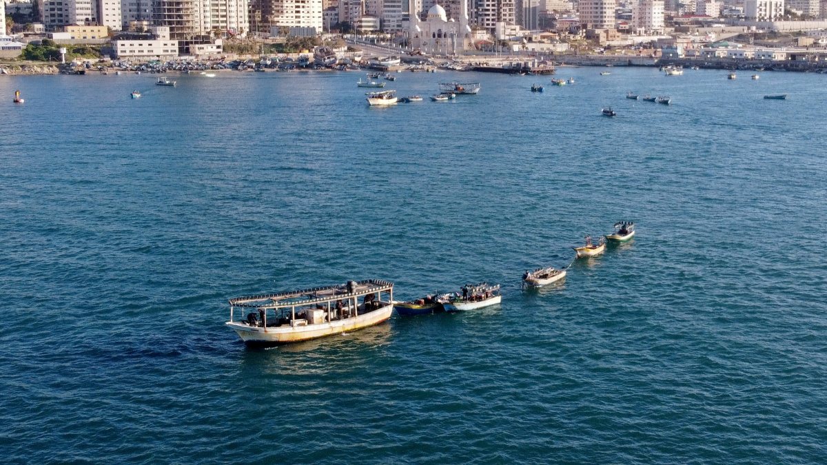 Israel bans Mediterranean fishermen from Gaza