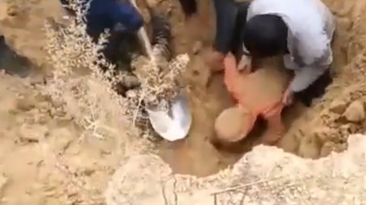 Landslide in China: 2 children stranded
